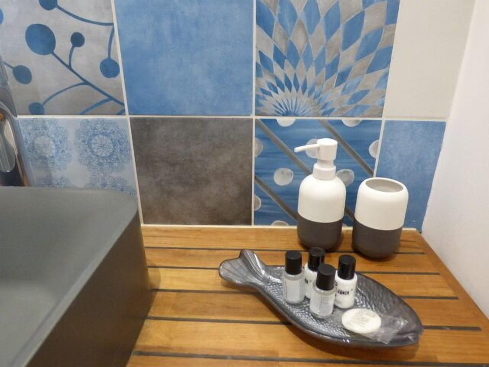 Classic Double Room, Ensuite, Vineyard View (ESTUAIRE) | Bathroom | Shower, free toiletries, hair dryer, towels