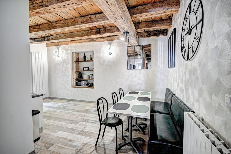 Apartment, Roll-in Shower | Private kitchen | Electric kettle, cookware/dishes/utensils