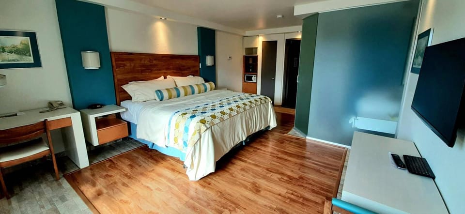 Pillowtop beds, desk, blackout drapes, soundproofing
