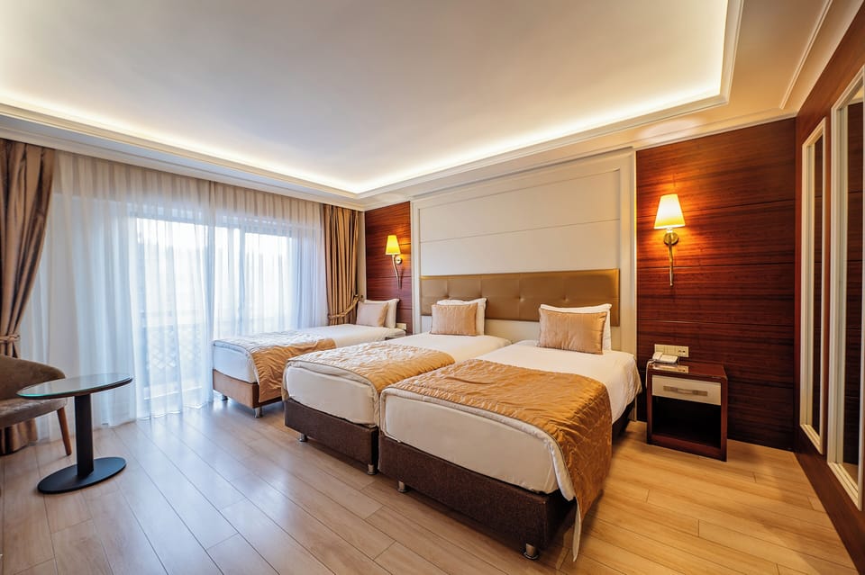 Deluxe Triple Room, Multiple Beds, Non Smoking | Egyptian cotton sheets, premium bedding, minibar, in-room safe