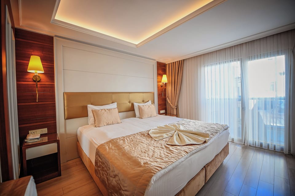 Egyptian cotton sheets, premium bedding, minibar, in-room safe