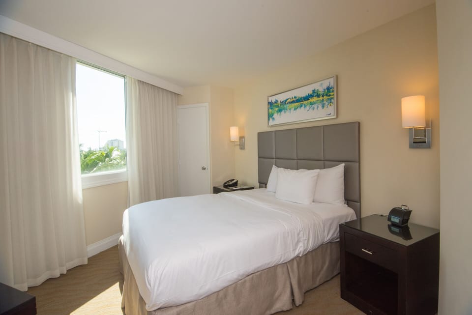 bedroom with queen sized bed