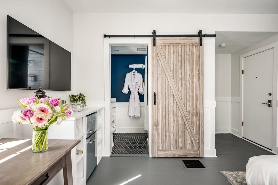 Nightingale | Individually decorated, individually furnished, desk, laptop workspace