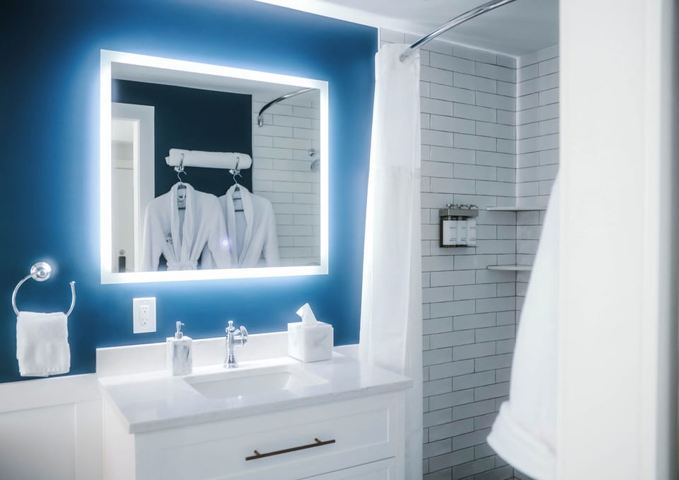 Noonday | Bathroom | Free toiletries, hair dryer, bathrobes, towels