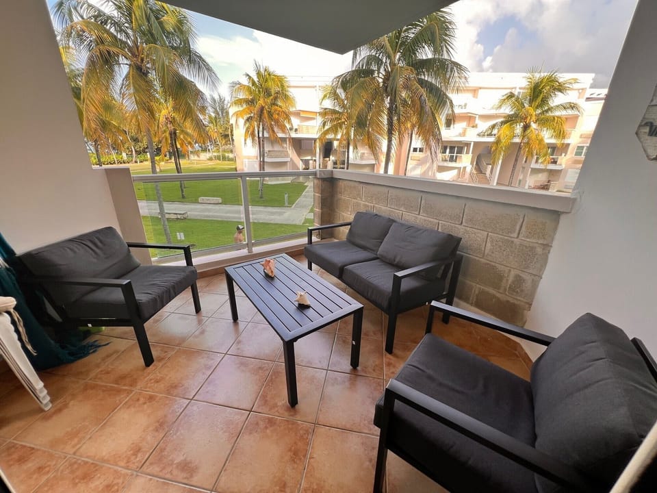 Balcony: Whole