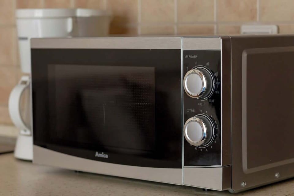 Microwave oven.