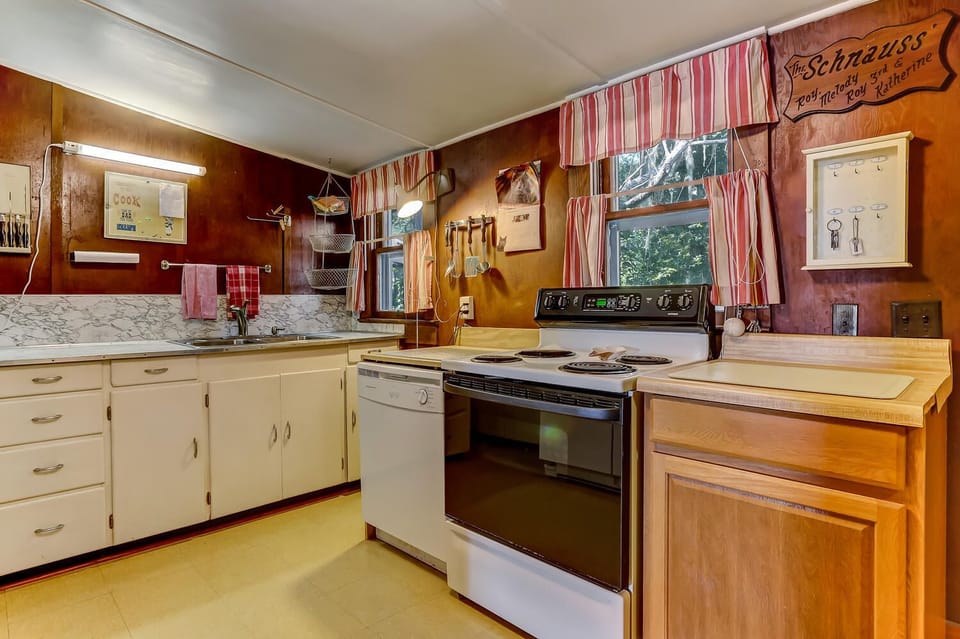More kitchen photos!