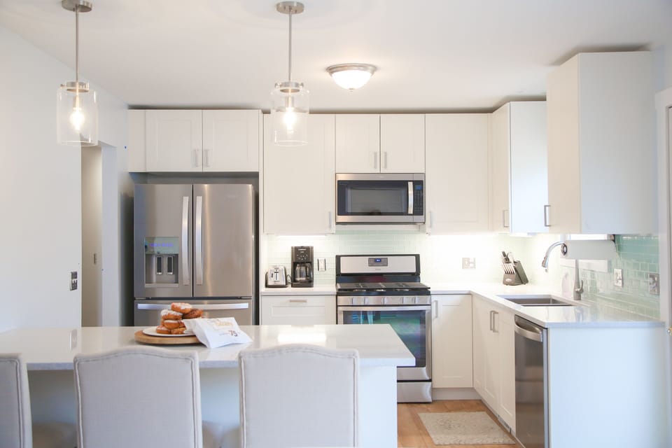 Brand new kitchen and appliances!