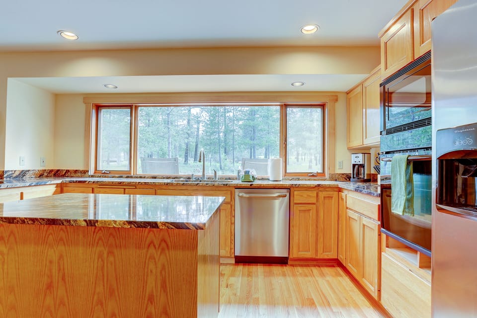 You might spot some deer out the kitchen window or some golfers on the golf course beyond.