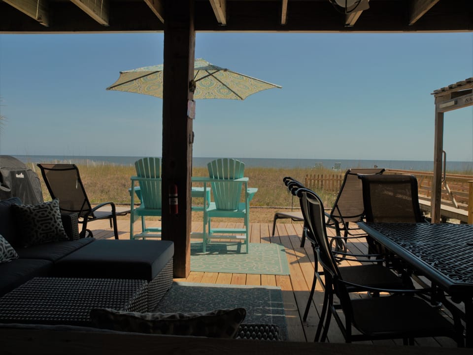 Downstairs entertainment deck
