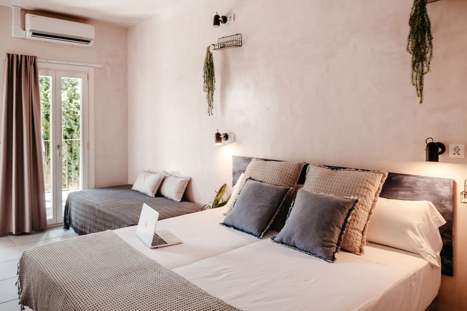 Double Room | Memory foam beds, desk, laptop workspace, soundproofing