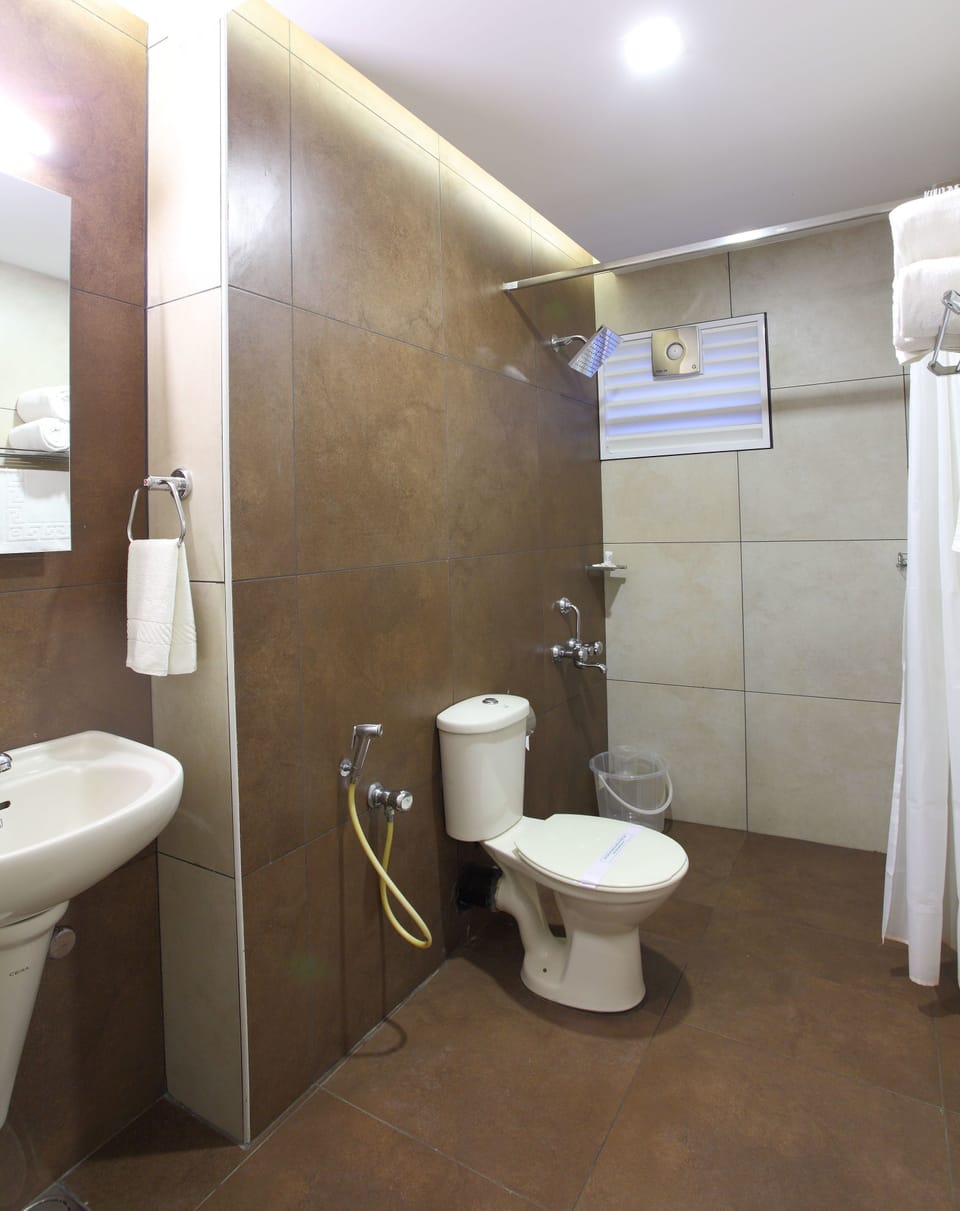 Standard Room, Multiple Beds, Accessible, Smoking | Bathroom | Shower, free toiletries, slippers, towels