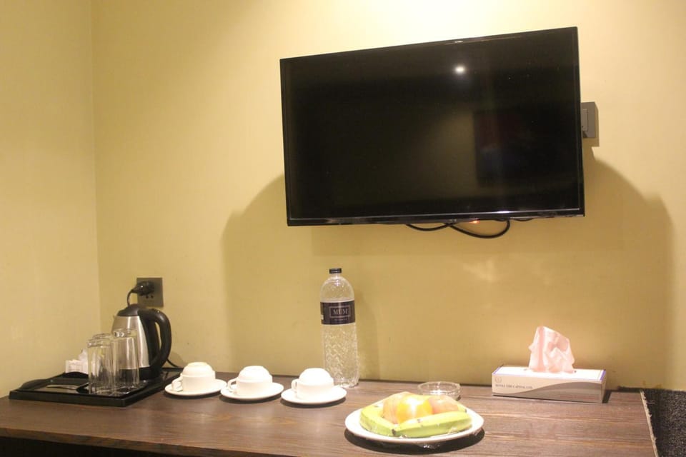 Coffee/tea maker, electric kettle, eco-friendly cleaning products