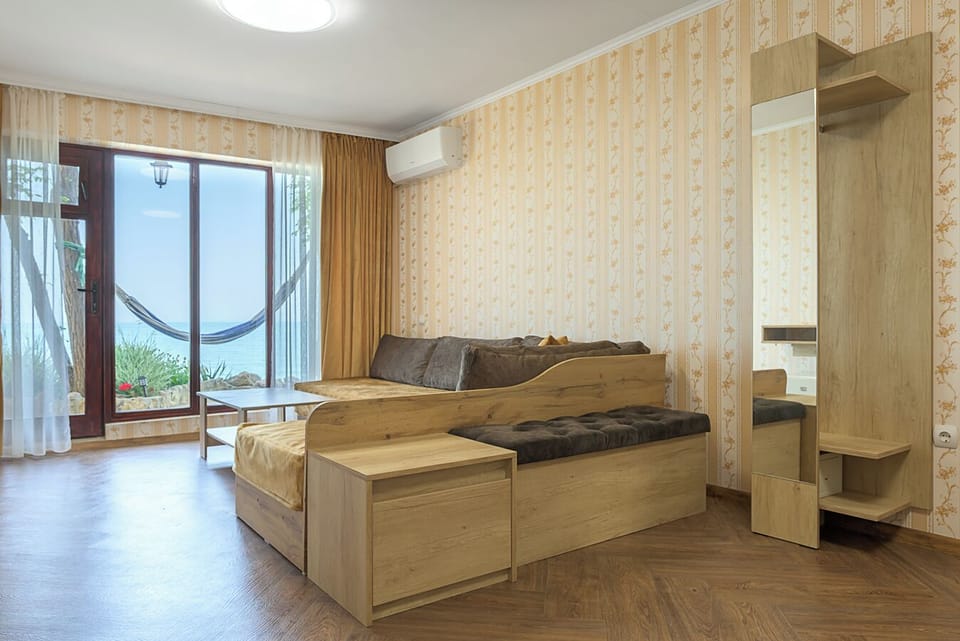 Deluxe Double Room, Balcony | Select Comfort beds, in-room safe, desk, soundproofing