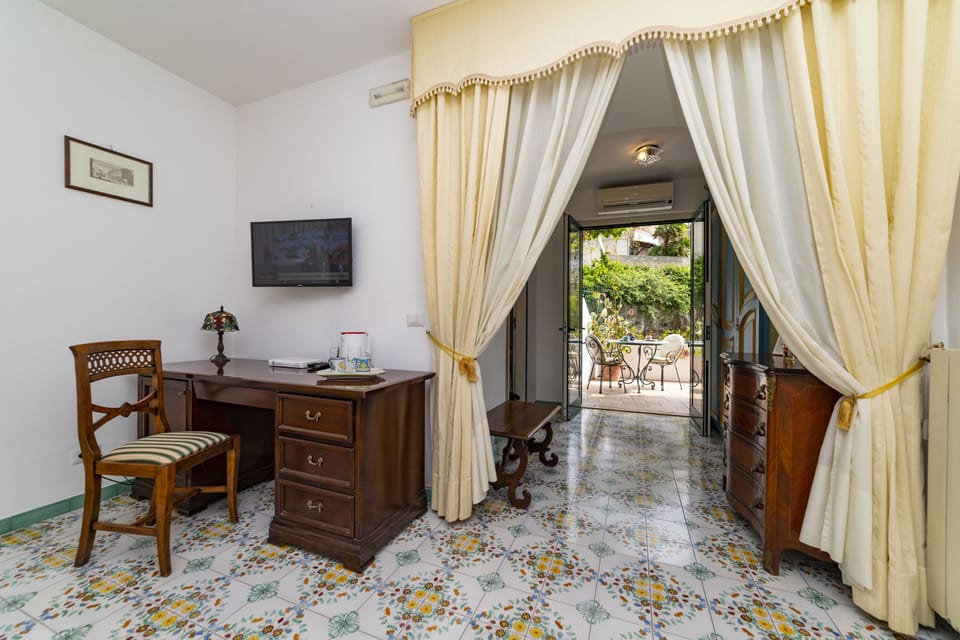 Superior Triple Room | Blackout drapes, bed sheets