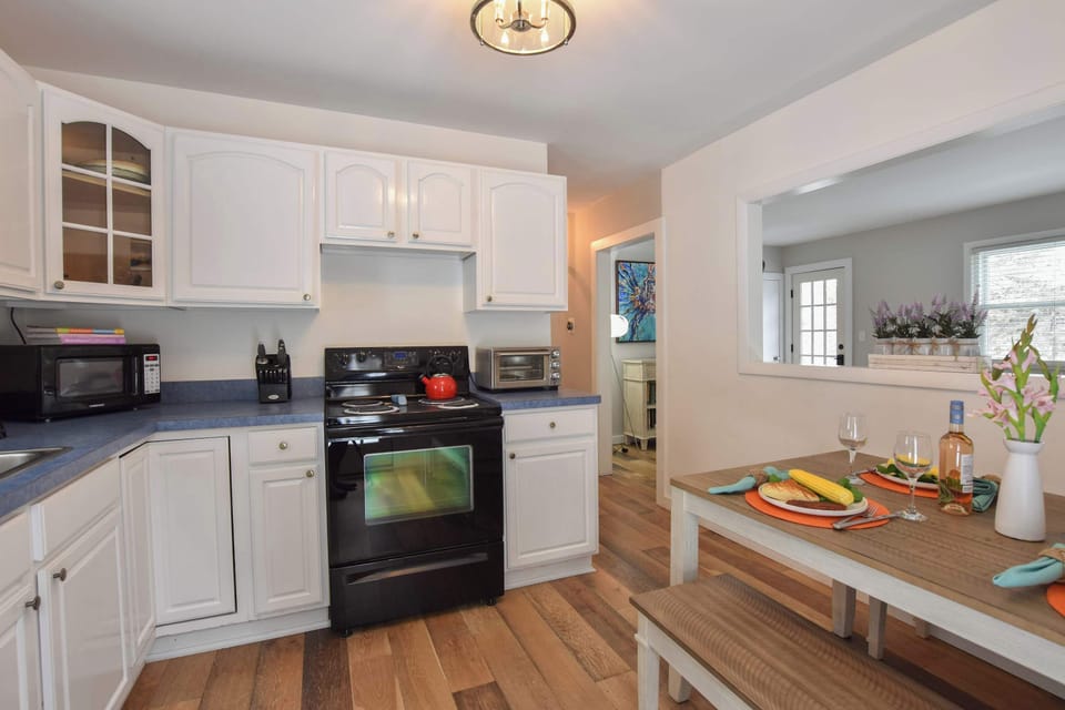 Eat-in kitchen