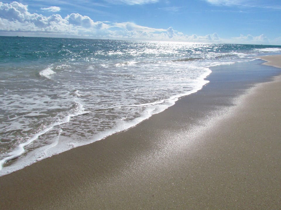 BOYNTON BEACH, A 15-MINUTE WALK OVER THE INTRACOASTAL