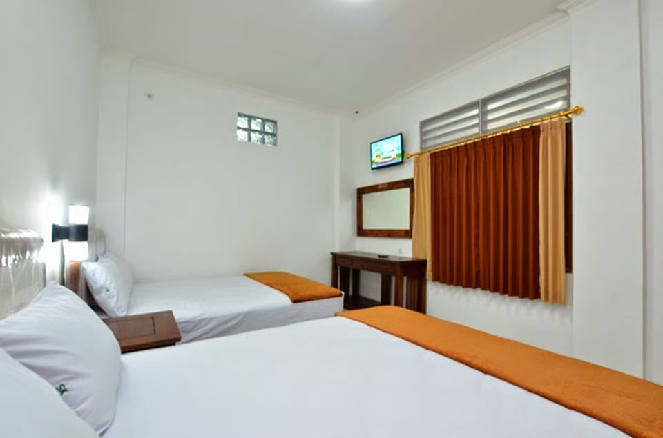 Deluxe Studio, 2 Double Beds, Non Smoking | Desk, free WiFi, bed sheets