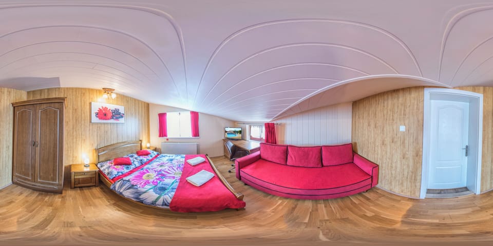 Room (Gerbera) | Blackout drapes, free WiFi, bed sheets