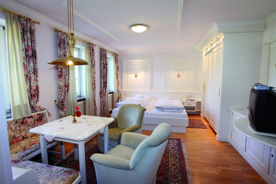 Superior Room | Hypo-allergenic bedding available, down comforters, blackout drapes