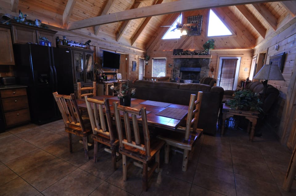 Kitchen dining 