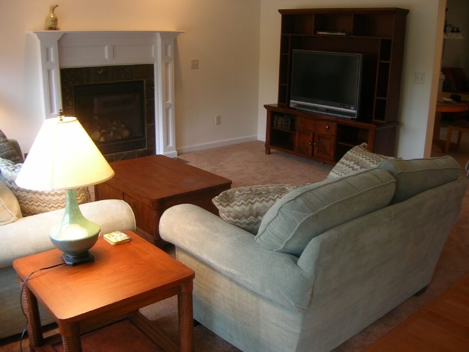 Family Room w  Large Plasma TV, Fireplace, Stereo