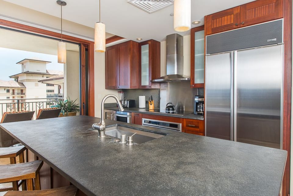 Spacious Kitchen counter for preparing Meals with state of the Art Appliances