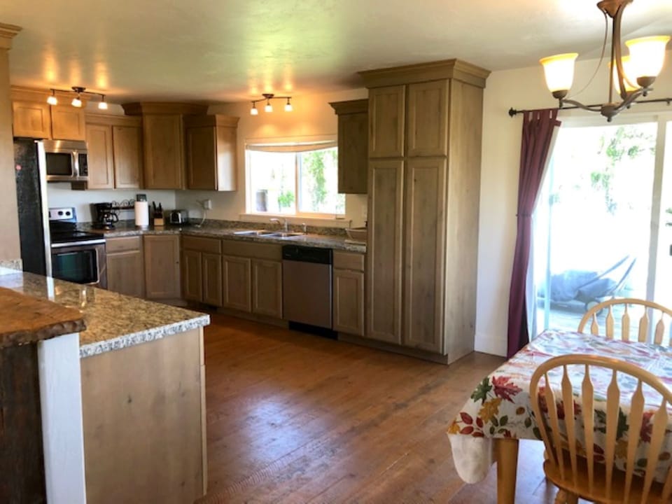 Kitchen/Dining