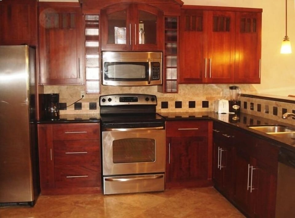 Fully furnished kitchen with pots,pans & all you need for cooking and eating in!
