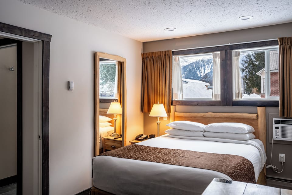 Family Suite, Multiple Beds, Non Smoking | Hypo-allergenic bedding available, pillowtop beds, blackout drapes