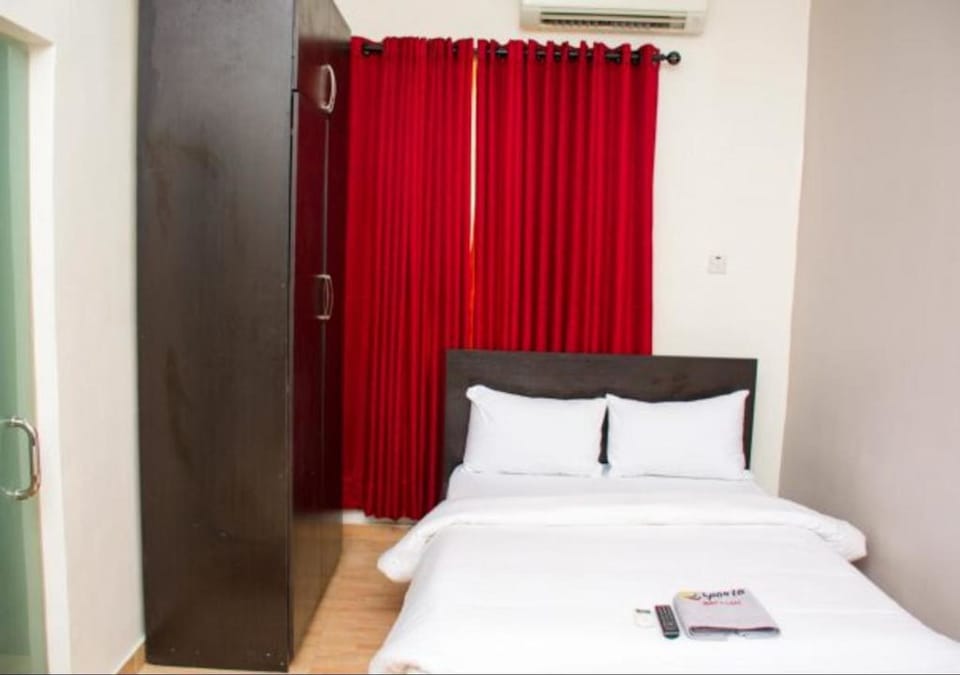 Executive Suite | In-room safe, desk, laptop workspace, free WiFi