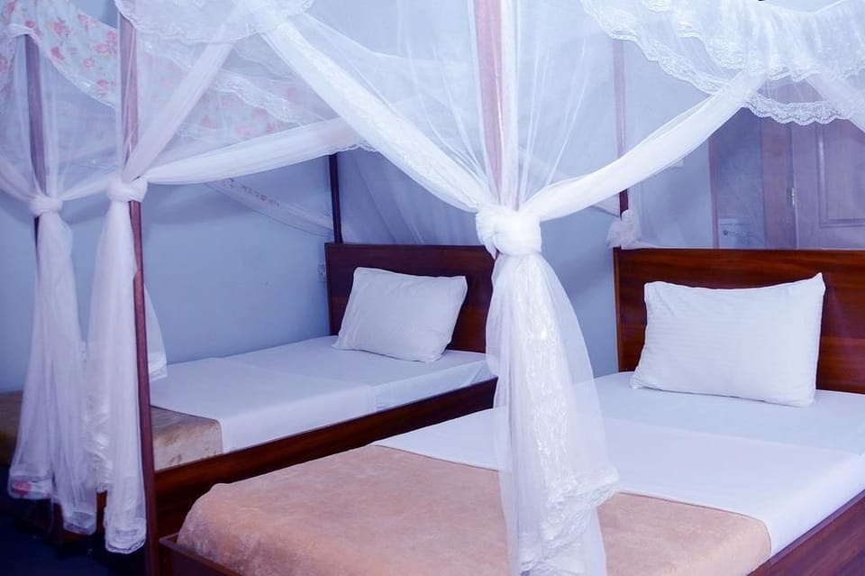 Twin Room | Premium bedding, desk, free WiFi, bed sheets