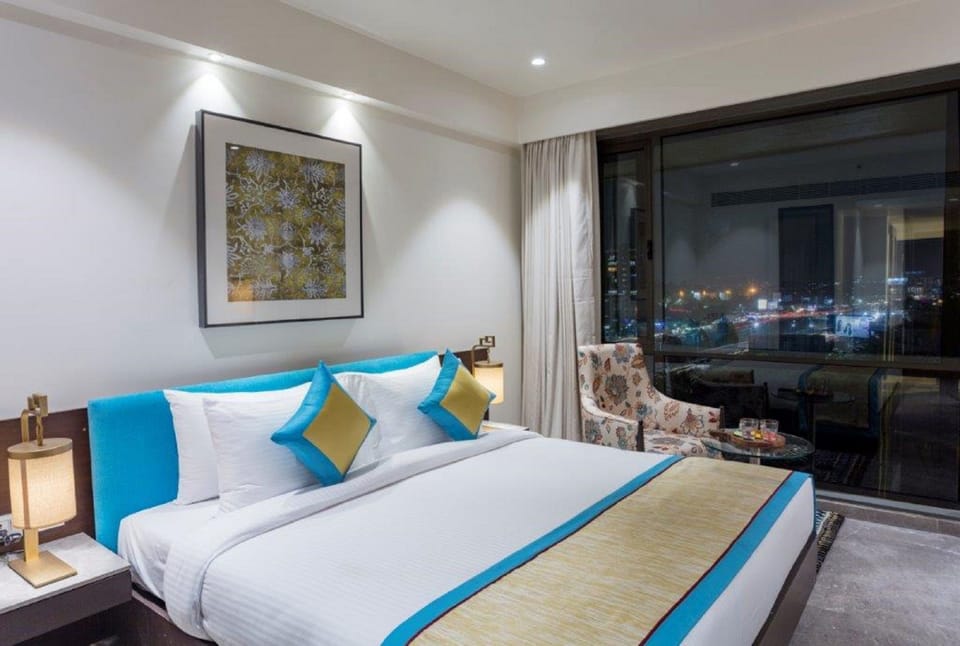 Premium Double Room, 1 Double Bed, Accessible, Non Smoking | Living room | 43-inch LED TV with cable channels, TV