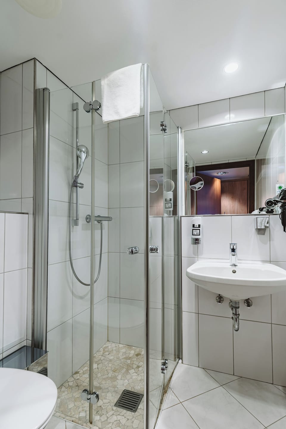 Comfort Single Room | Bathroom | Shower, free toiletries, hair dryer, slippers