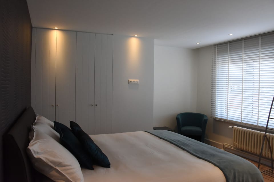 House | 3 bedrooms, blackout drapes, soundproofing, iron/ironing board