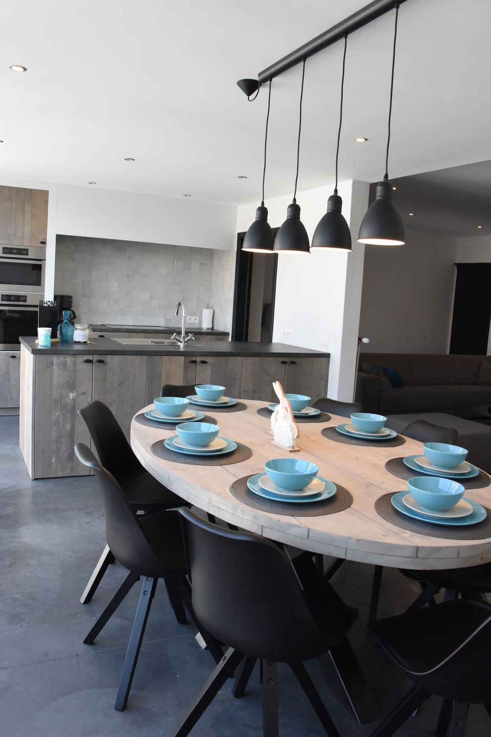 House | In-room dining