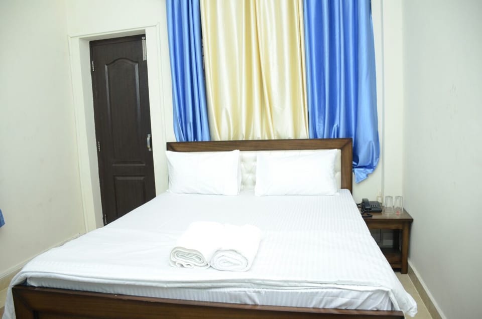 Deluxe Double Room | Premium bedding, desk, iron/ironing board, free WiFi