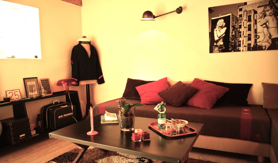 Design Suite, Garden View (Atelier 59) | Living area | Flat-screen TV, DVD player