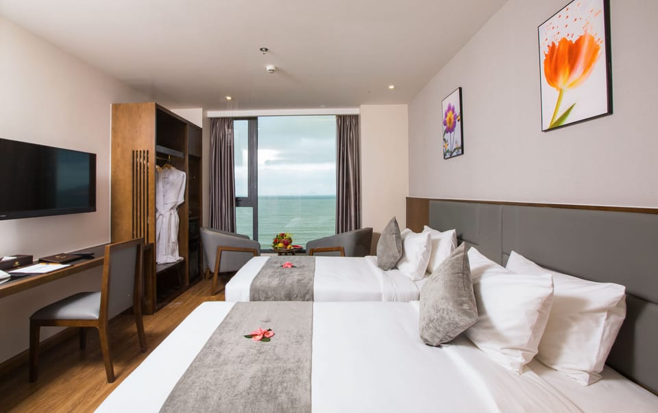 Deluxe Room, Ocean View | Premium bedding, minibar, in-room safe, blackout drapes