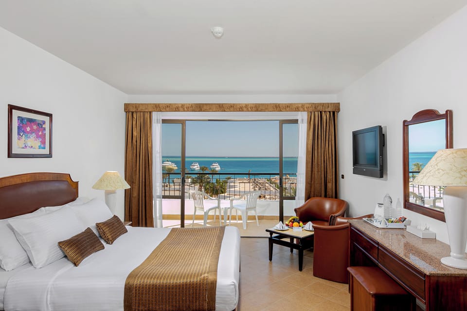 In-room safe, bed sheets