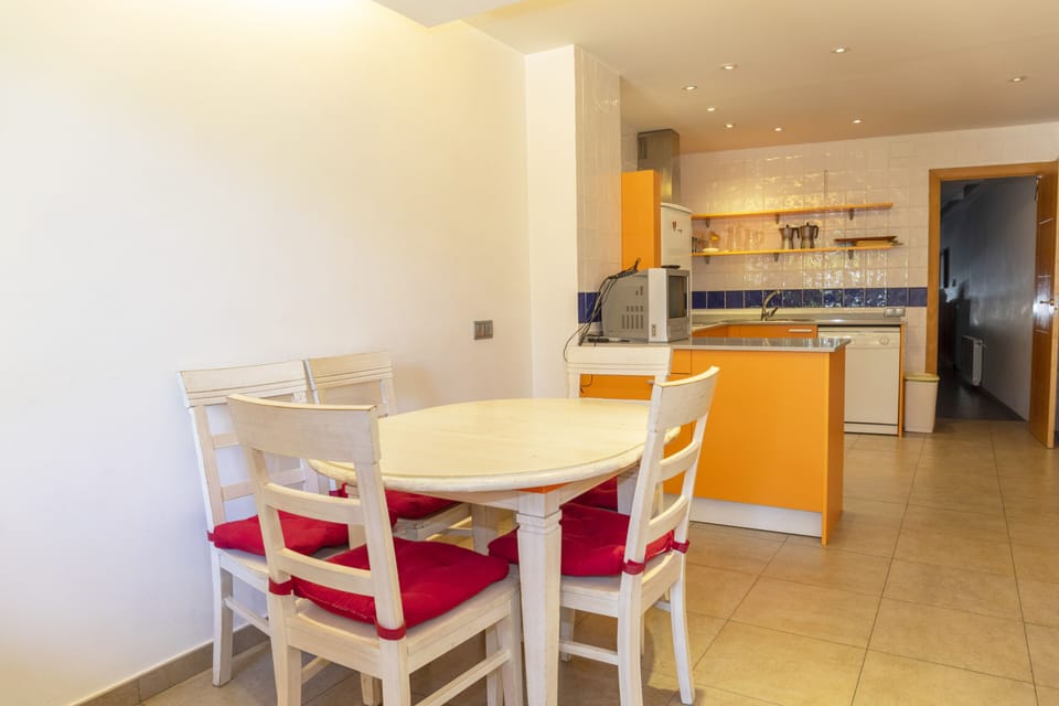 House, Multiple Beds, Terrace, Mountain View | Private kitchen | Full-size fridge, microwave, oven, stovetop
