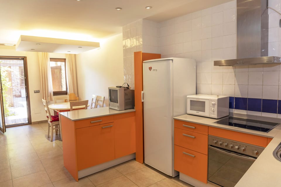 House, Multiple Beds, Terrace, Mountain View | Private kitchen | Full-size fridge, microwave, oven, stovetop