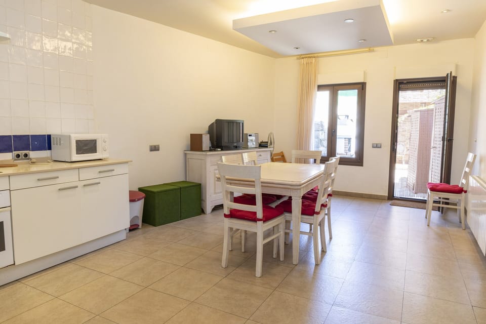 Apartment, 4 Bedrooms, Terrace, Mountain View | Private kitchen | Full-size fridge, microwave, oven, stovetop