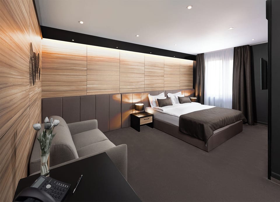 Executive Double Room | Minibar, in-room safe, desk, laptop workspace