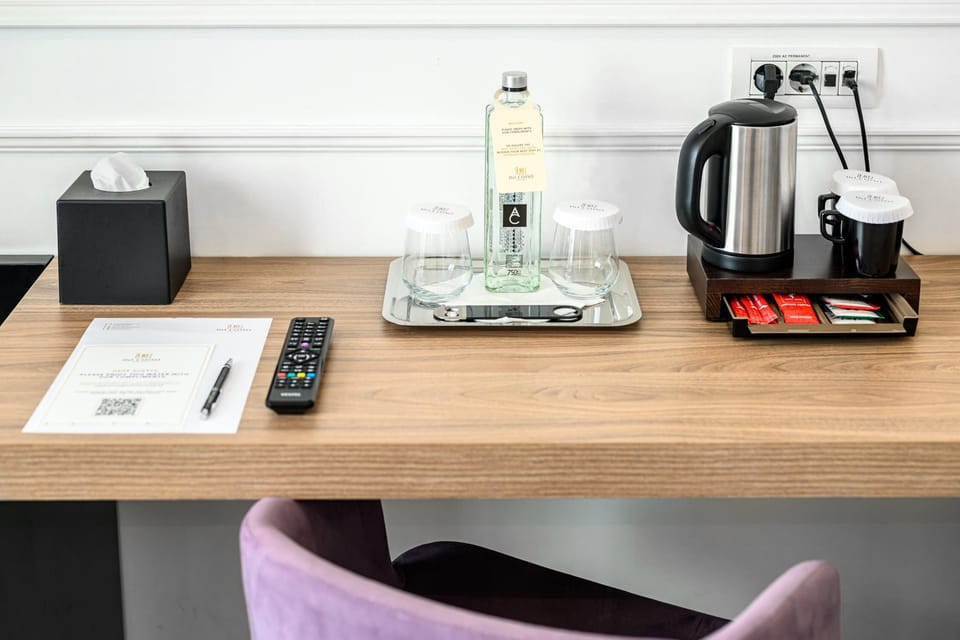 Minibar, in-room safe, desk, laptop workspace