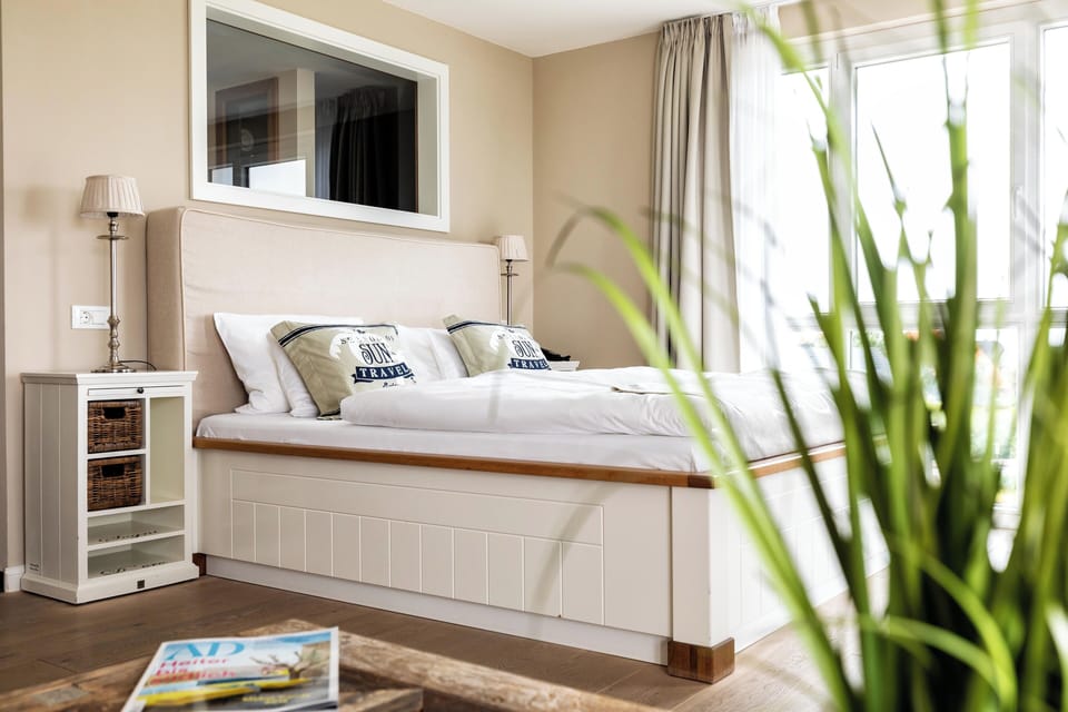 Große Stube für Geniesser im Ergeschoss | In-room safe, desk, soundproofing, free WiFi
