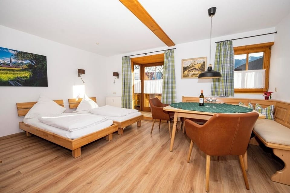 Apartment, 1 Bedroom (Nr. 7) | Living area | Flat-screen TV