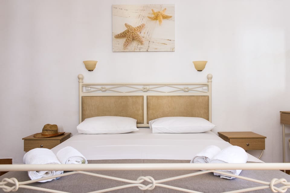 Design Studio | In-room safe, desk, soundproofing, iron/ironing board