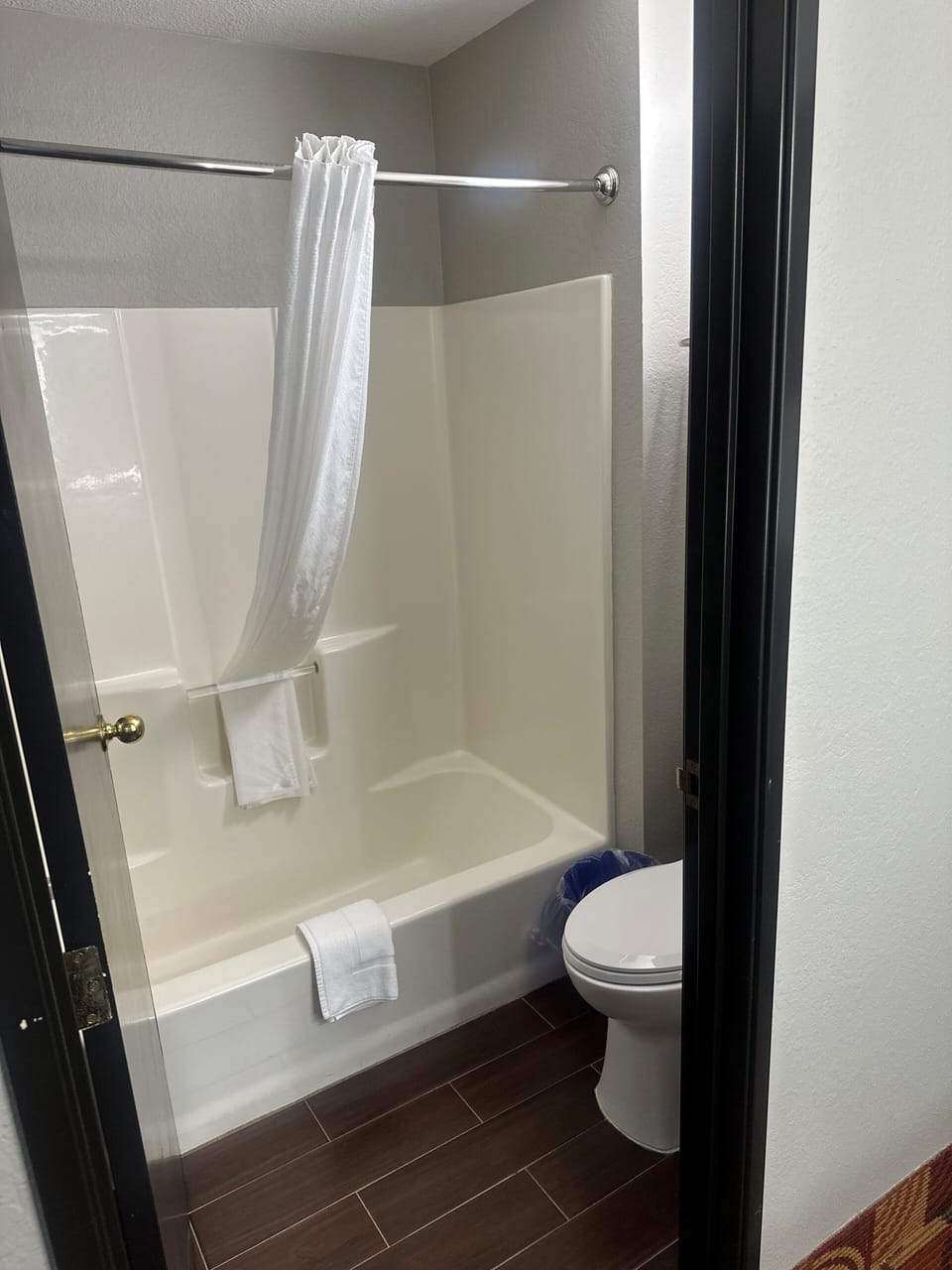Room, 1 King Bed, Non Smoking | Bathroom | Combined shower/tub, deep soaking tub, rainfall showerhead