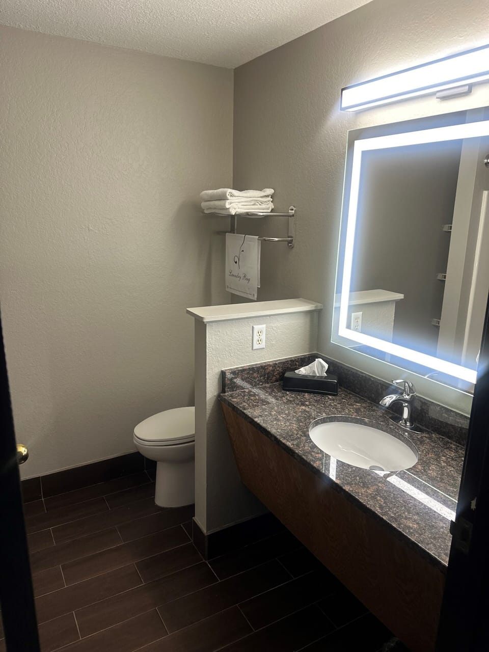 Deluxe Room, 1 King Bed, Non Smoking | Pillowtop beds, desk, blackout drapes, iron/ironing board